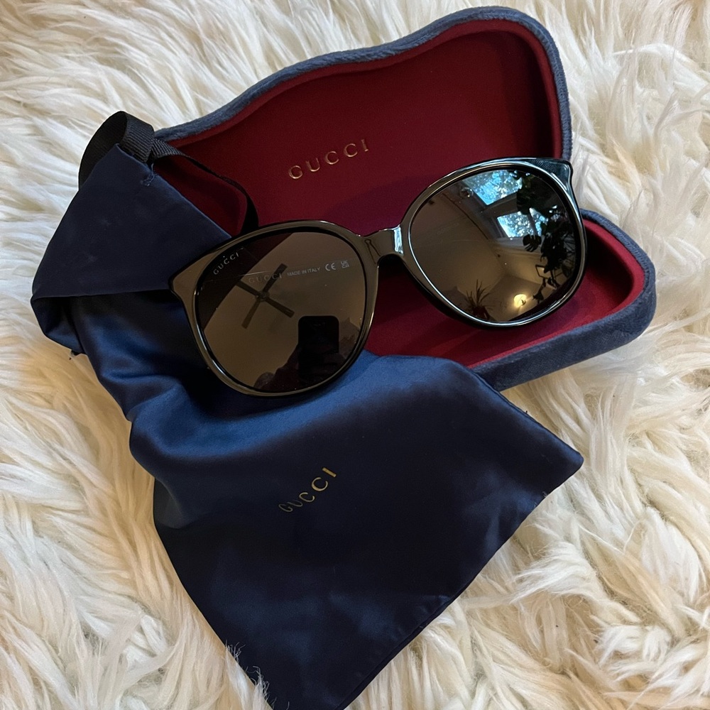 Gucci Sunglasses with bag & case